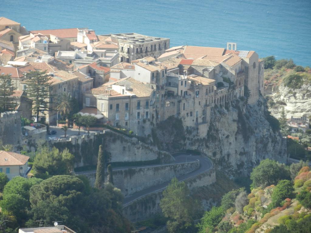 Le Case Del Carmine Con Giardino E Parcheggio A Tropea Exterior foto